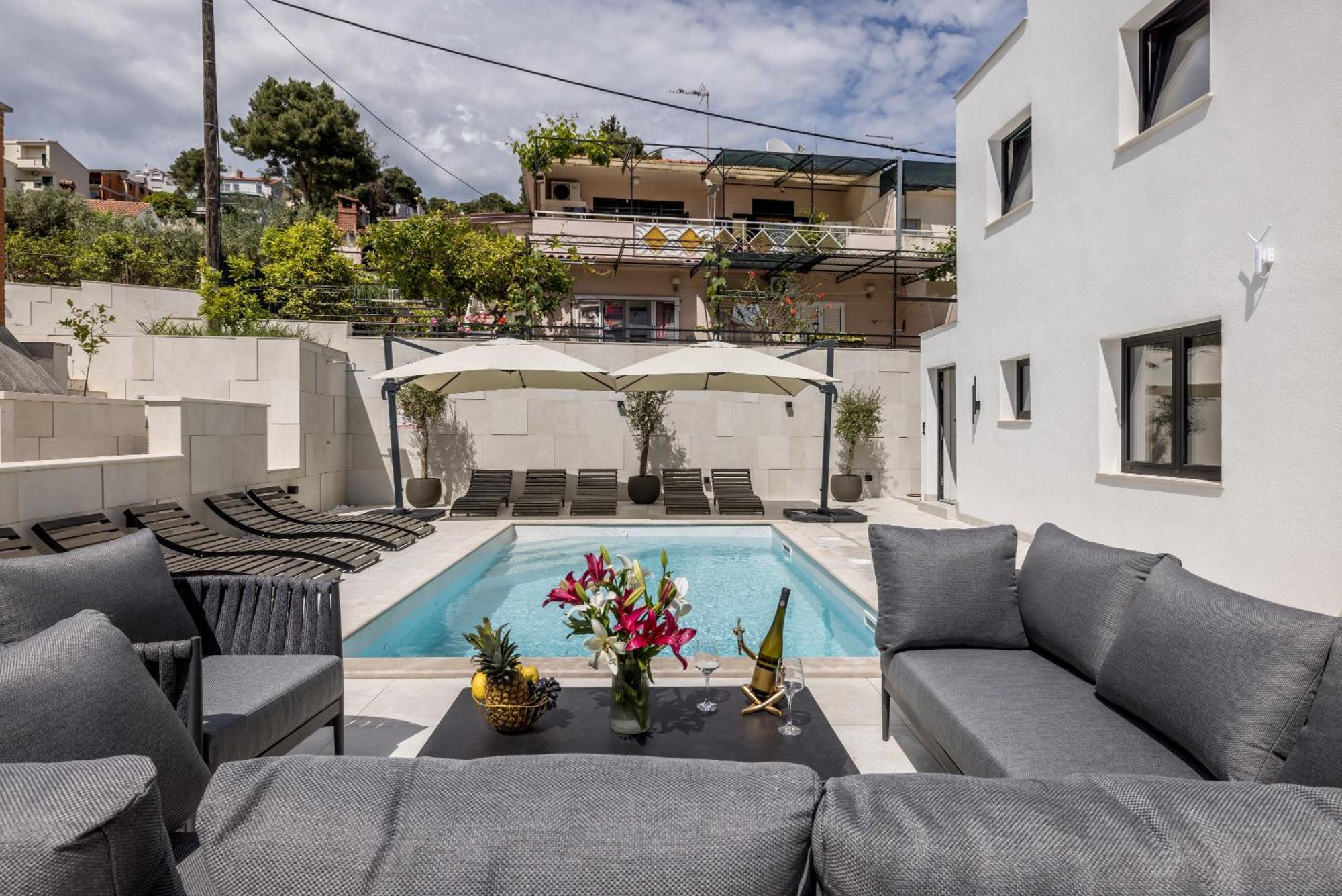 Apartment Sara Trogir Exterior photo